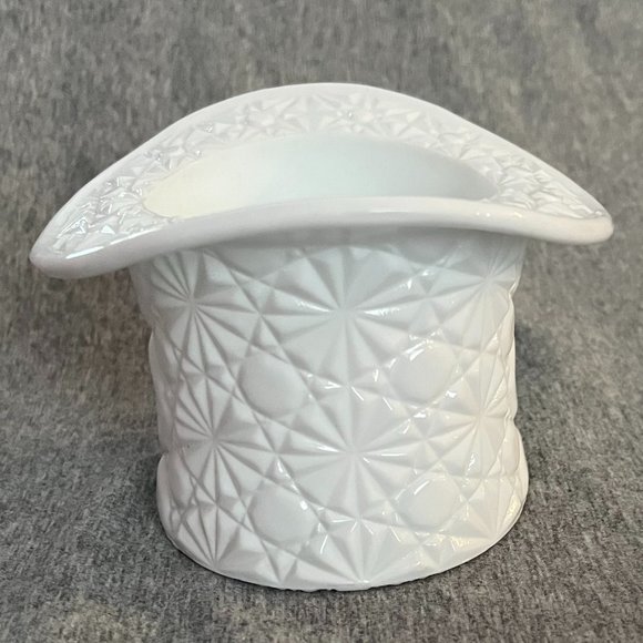 Fenton Milk Glass Top Hat in the pattern of Daisy and Button - Picture 3 of 6